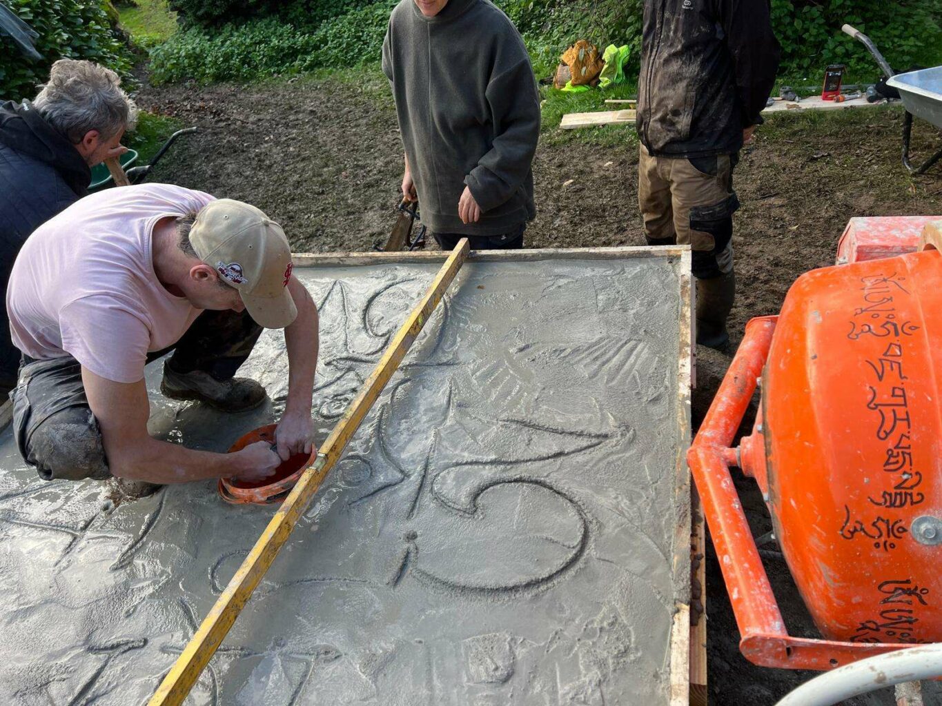 stupa_tourne_castelnaudurban_ariege_placing the 1sttreasure vase in the plinth